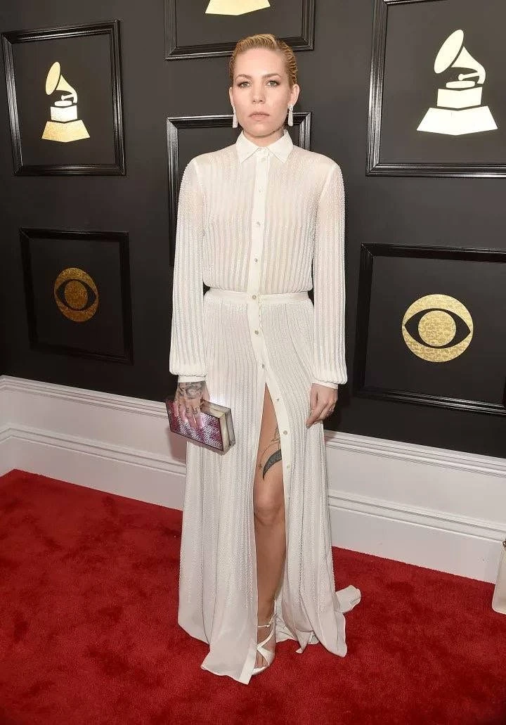 Skylar Grey in white on the Grammys red carpet holding a CuteCircuit Mirror Handbag